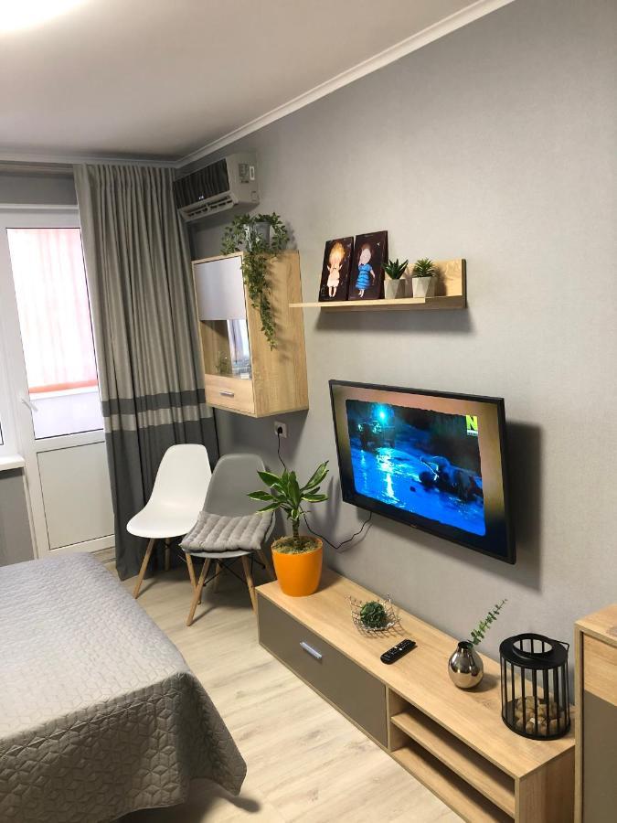 Новая Красивая Квартира. チェルカースィ エクステリア 写真