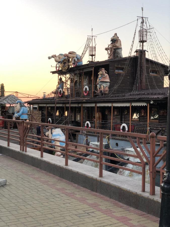 Новая Красивая Квартира. チェルカースィ エクステリア 写真
