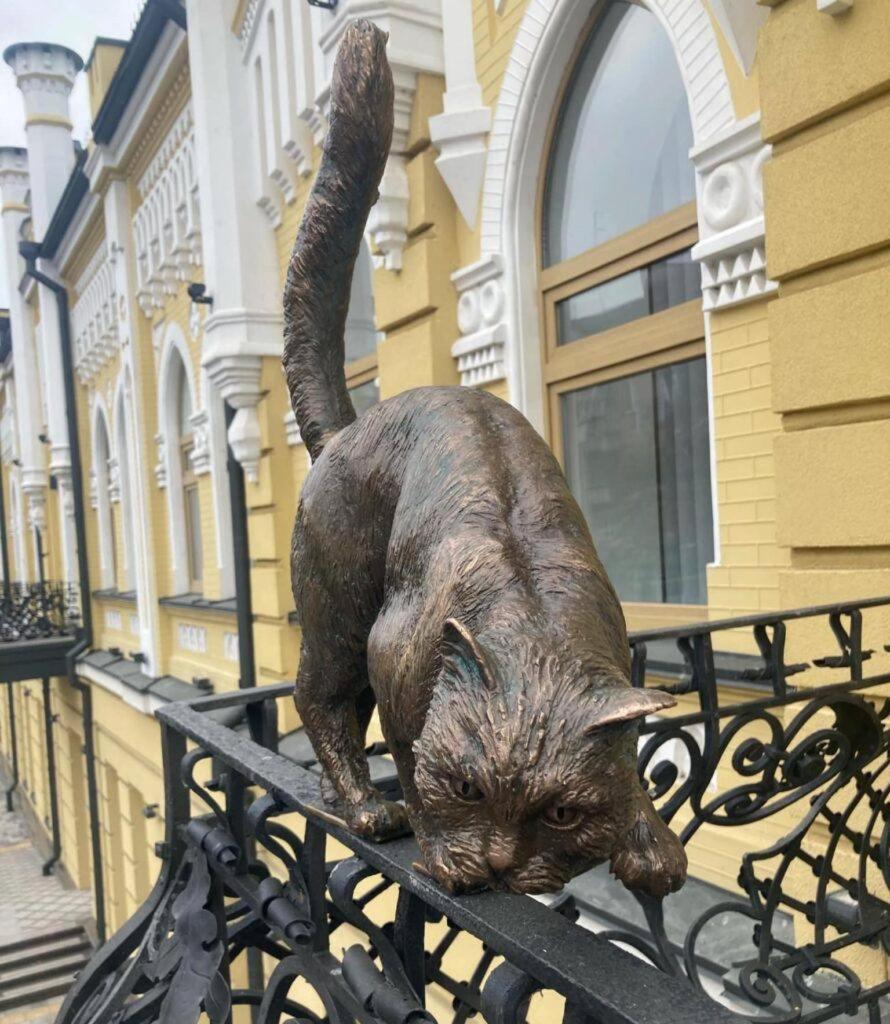 Новая Красивая Квартира. チェルカースィ エクステリア 写真